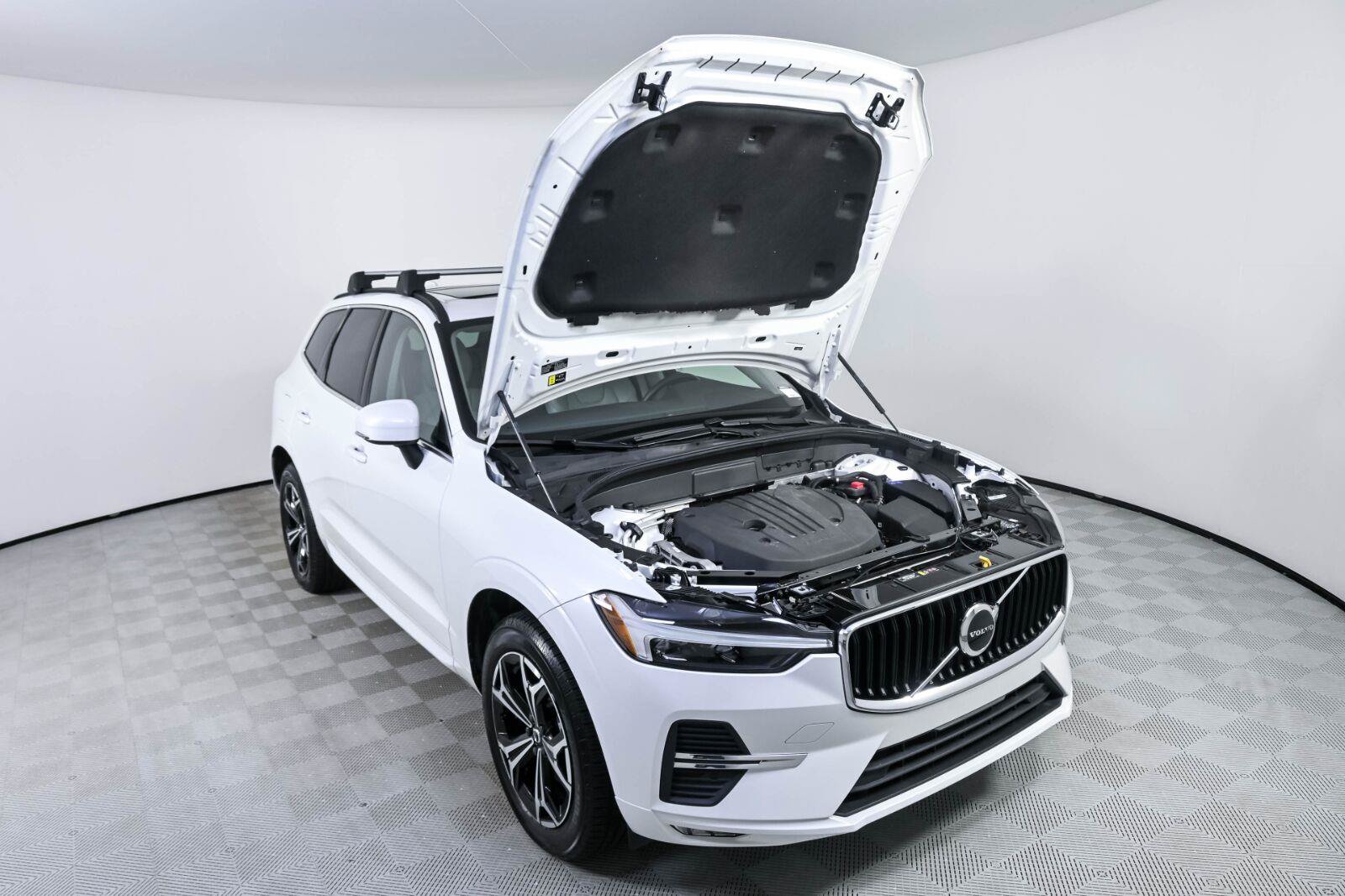 Certified 2022 Volvo XC60 B5 Momentum w/ Protection Package AWD/4WD image 30