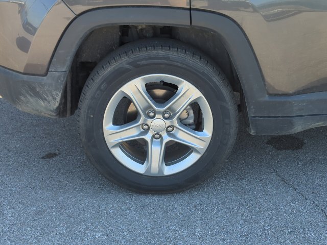 Used 2024 Jeep Compass Latitude AWD/4WD image 31