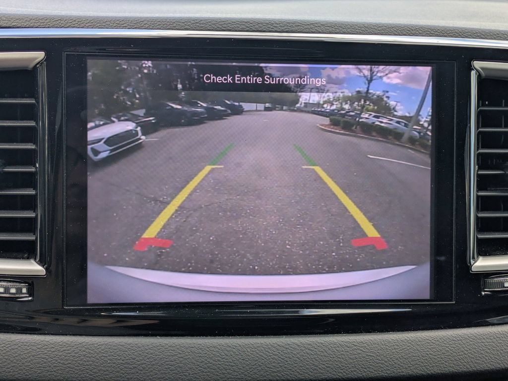Used 2023 Chrysler Pacifica Touring-L FWD image 22