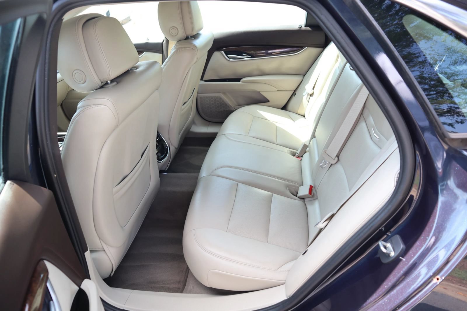 Used 2013 Cadillac XTS Luxury FWD image 12