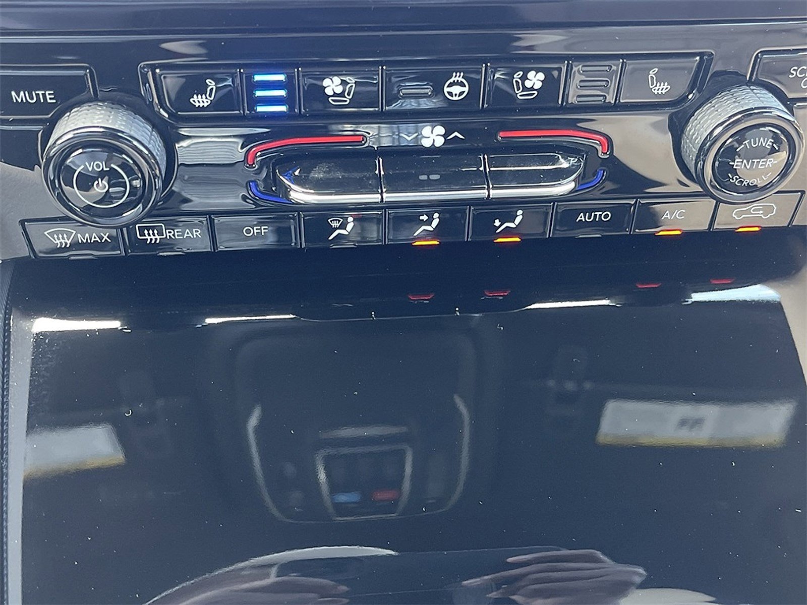 New 2025 Jeep Grand Cherokee Limited w/ Luxury Tech Group II image 9