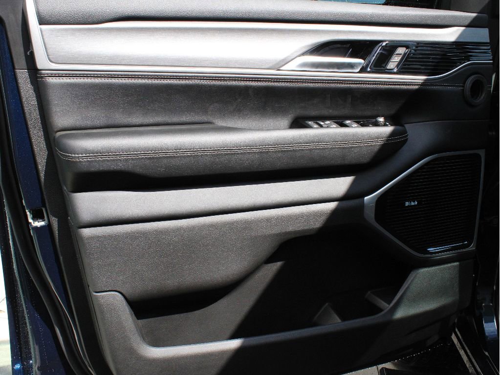 New 2026 Jeep Grand Wagoneer Limited AWD/4WD image 9