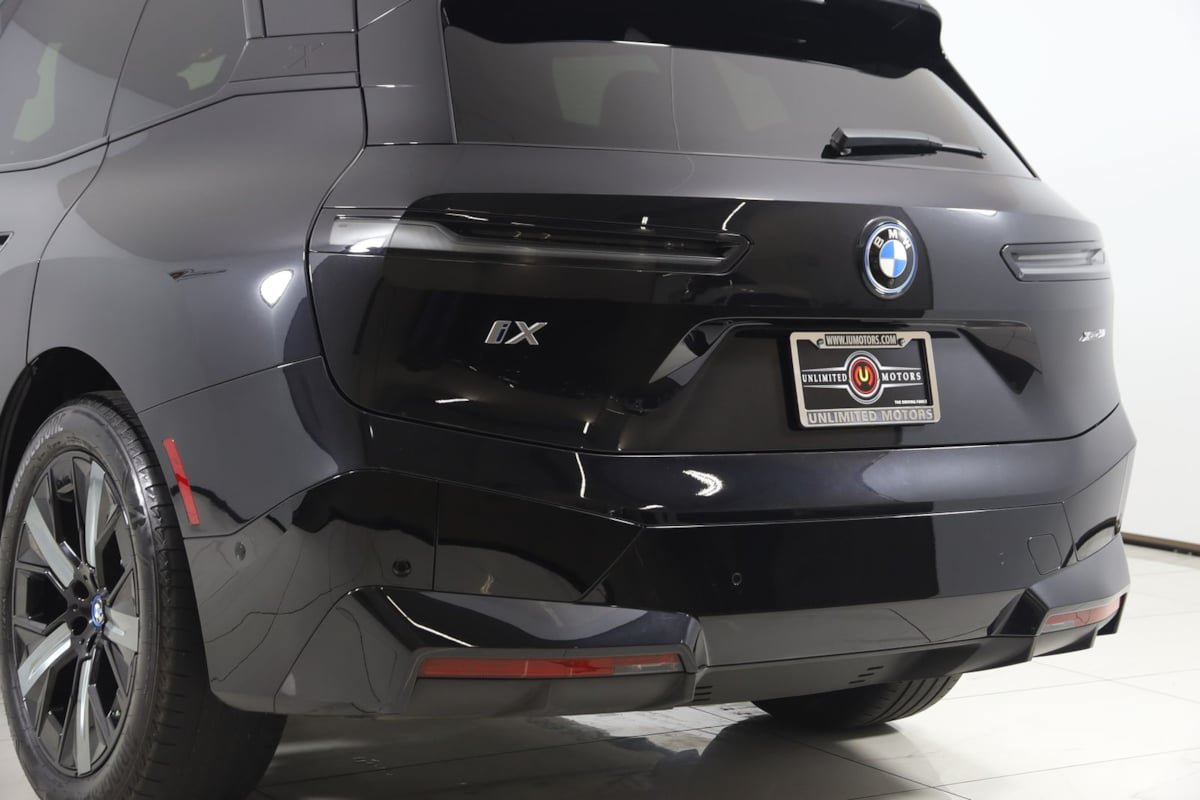 Used 2023 BMW iX xDrive50 w/ Sport Package AWD/4WD image 25