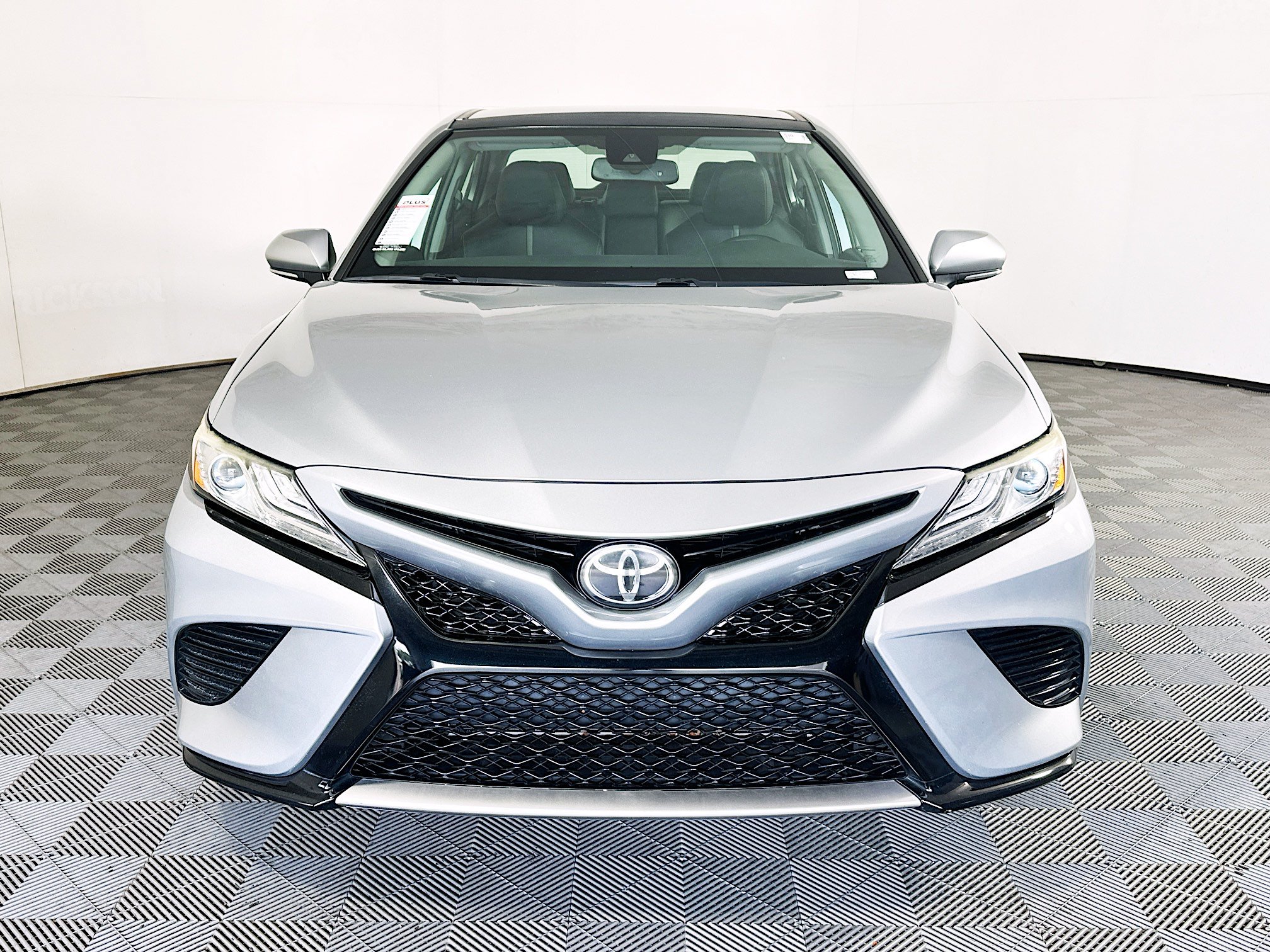 Used 2020 Toyota Camry XSE FWD image 8