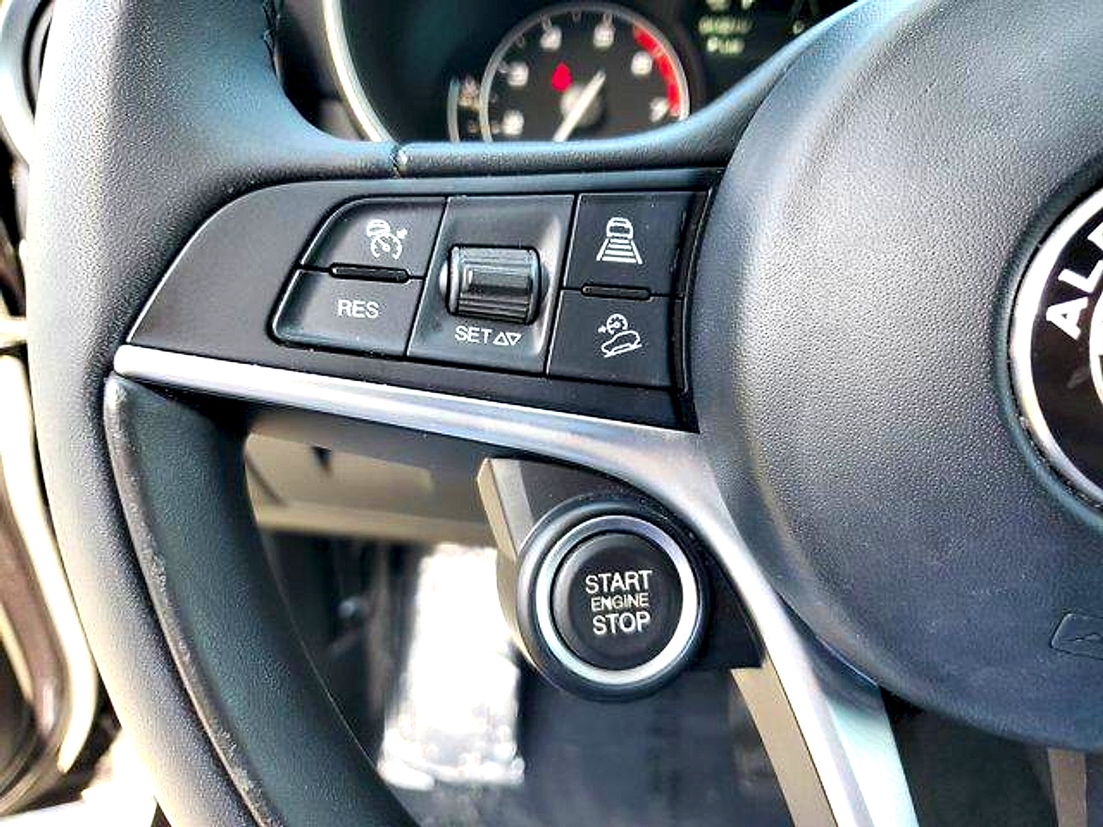 Used 2018 Alfa Romeo Stelvio Ti AWD/4WD image 22