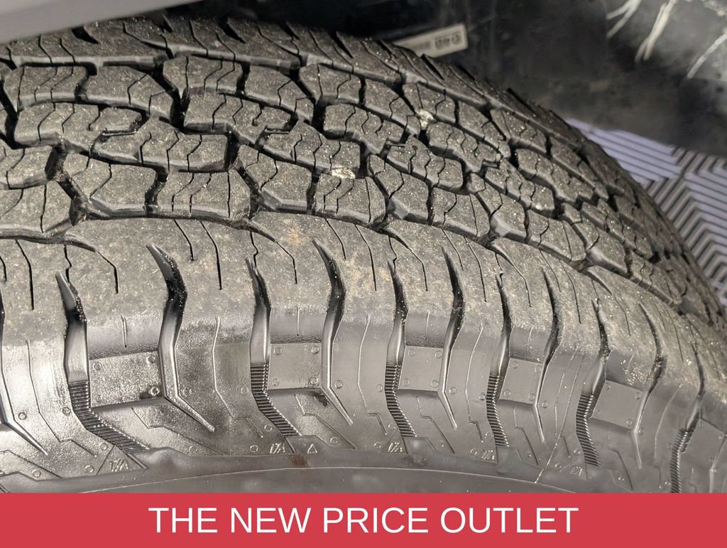 Used 2024 Toyota Tacoma TRD Off-Road AWD/4WD image 9