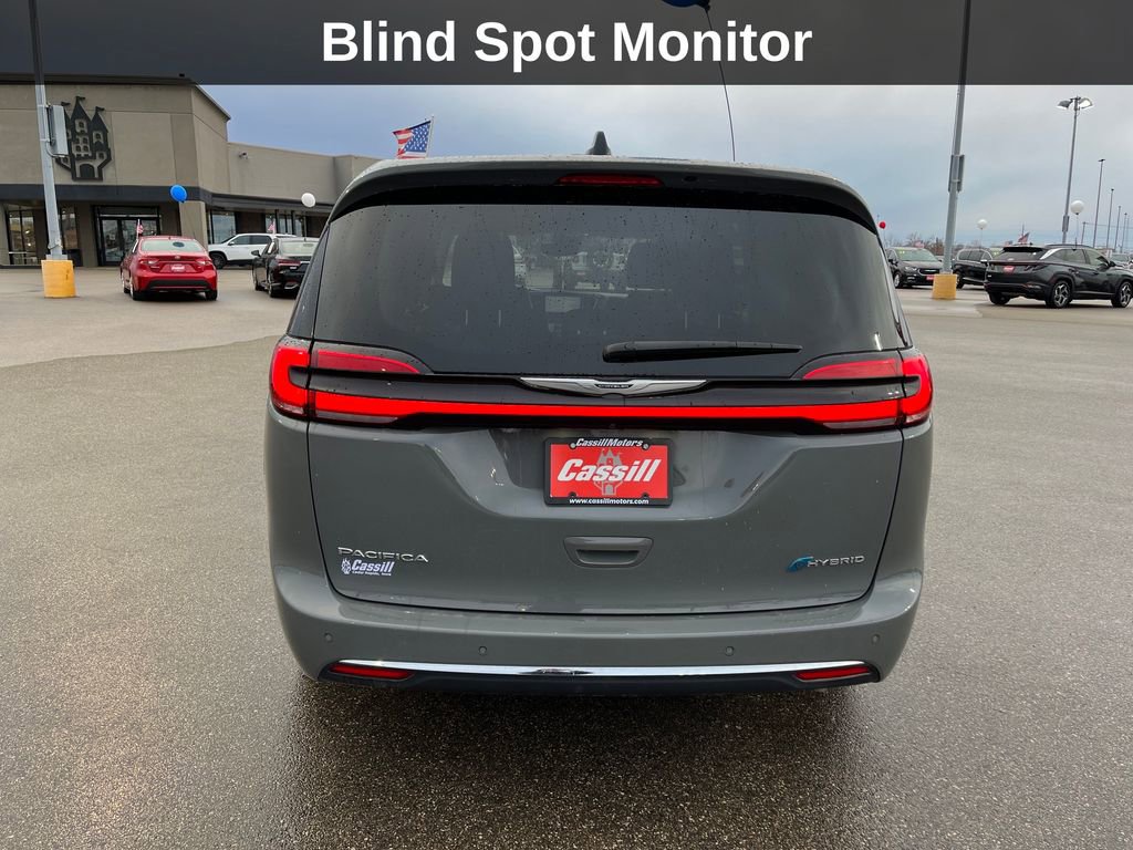 Used 2023 Chrysler Pacifica Touring-L image 5