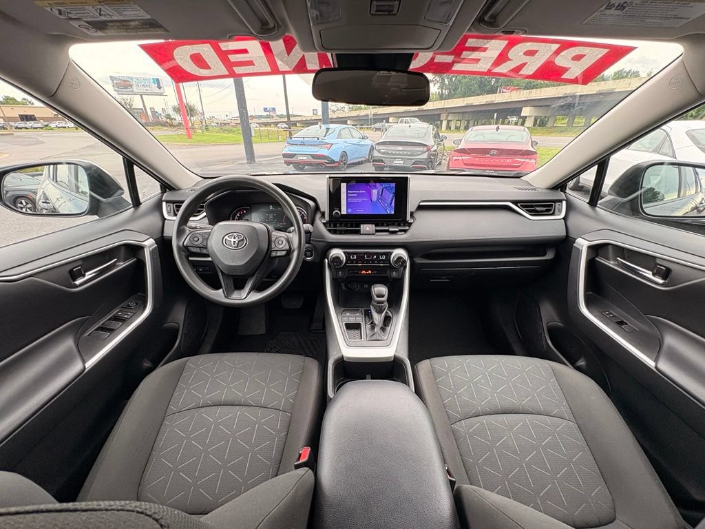 Used 2024 Toyota RAV4 XLE FWD image 27
