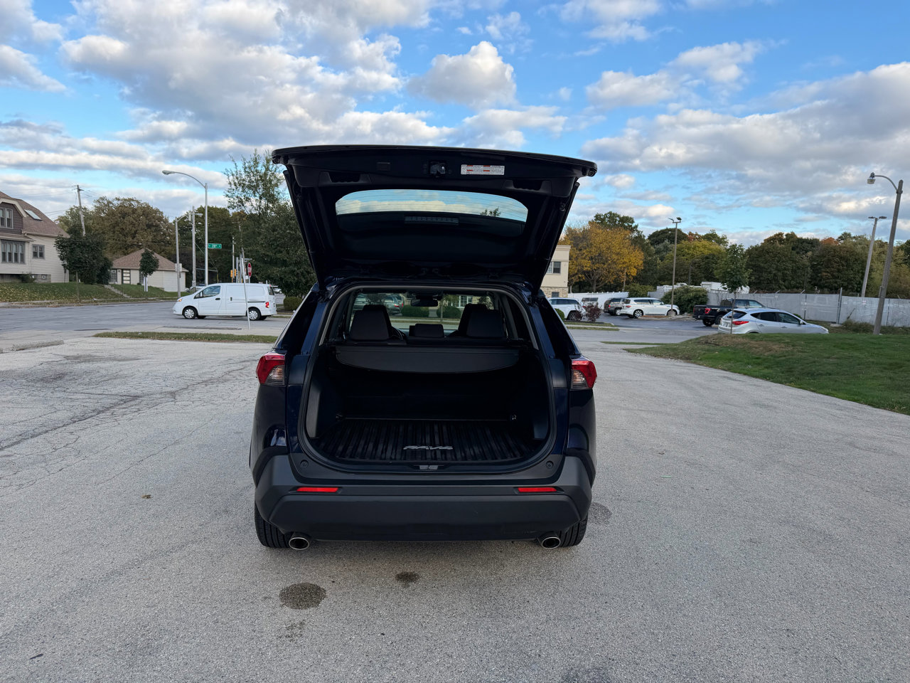 Used 2021 Toyota RAV4 XLE image 8