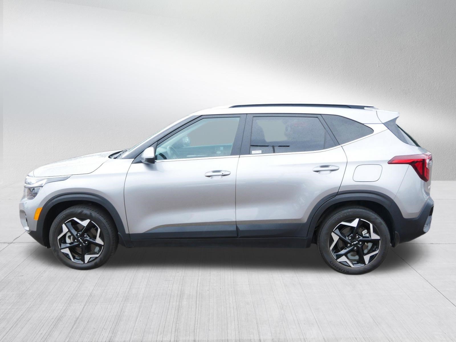 Used 2024 Kia Seltos EX AWD/4WD image 4