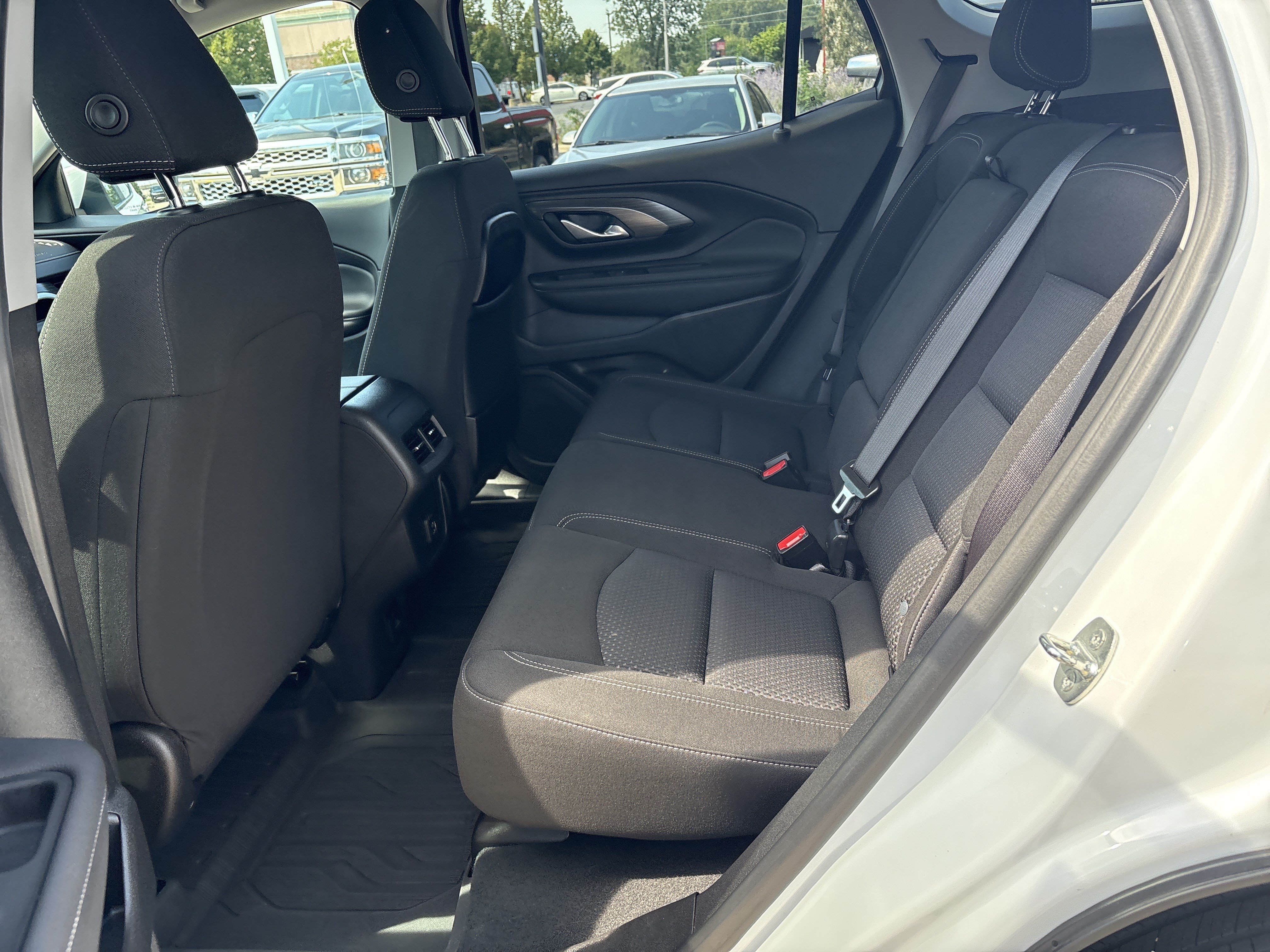 Used 2022 GMC Terrain SLE w/ Driver Convenience Package FWD image 13