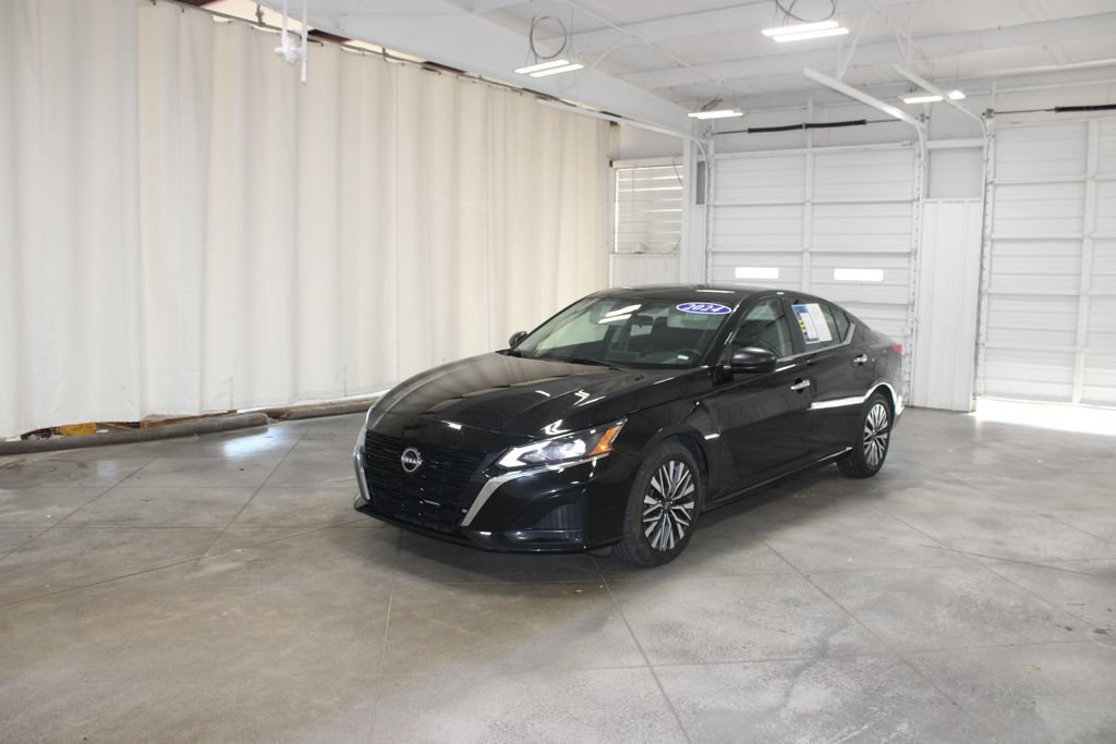 Used 2024 Nissan Altima 2.5 SV FWD image 4
