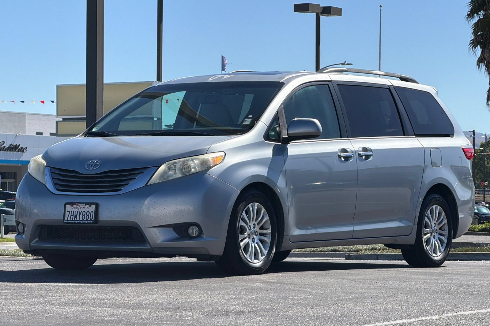 Used 2015 Toyota Sienna XLE FWD image 10