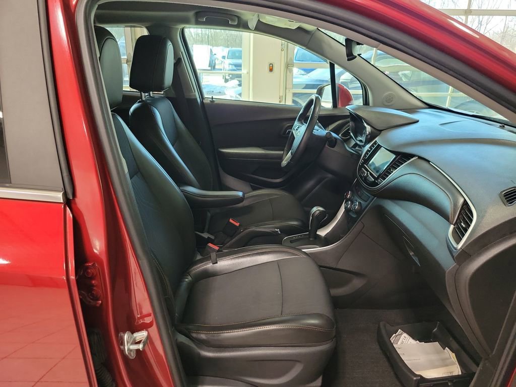 Used 2018 Chevrolet Trax LT w/ LT Convenience Package image 22