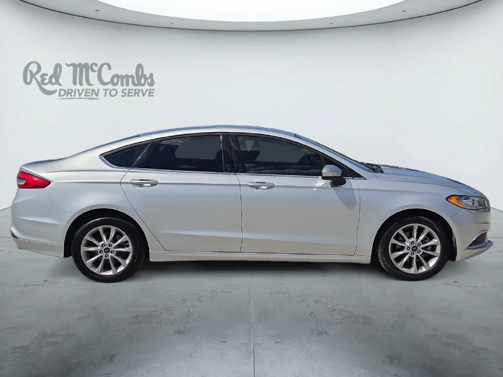 Used 2017 Ford Fusion SE w/ Fusion SE Technology Package FWD image 6