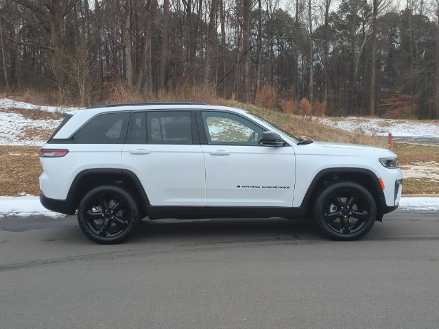 New 2026 Jeep Grand Cherokee Limited w/ Limited Altitude Package RWD image 14