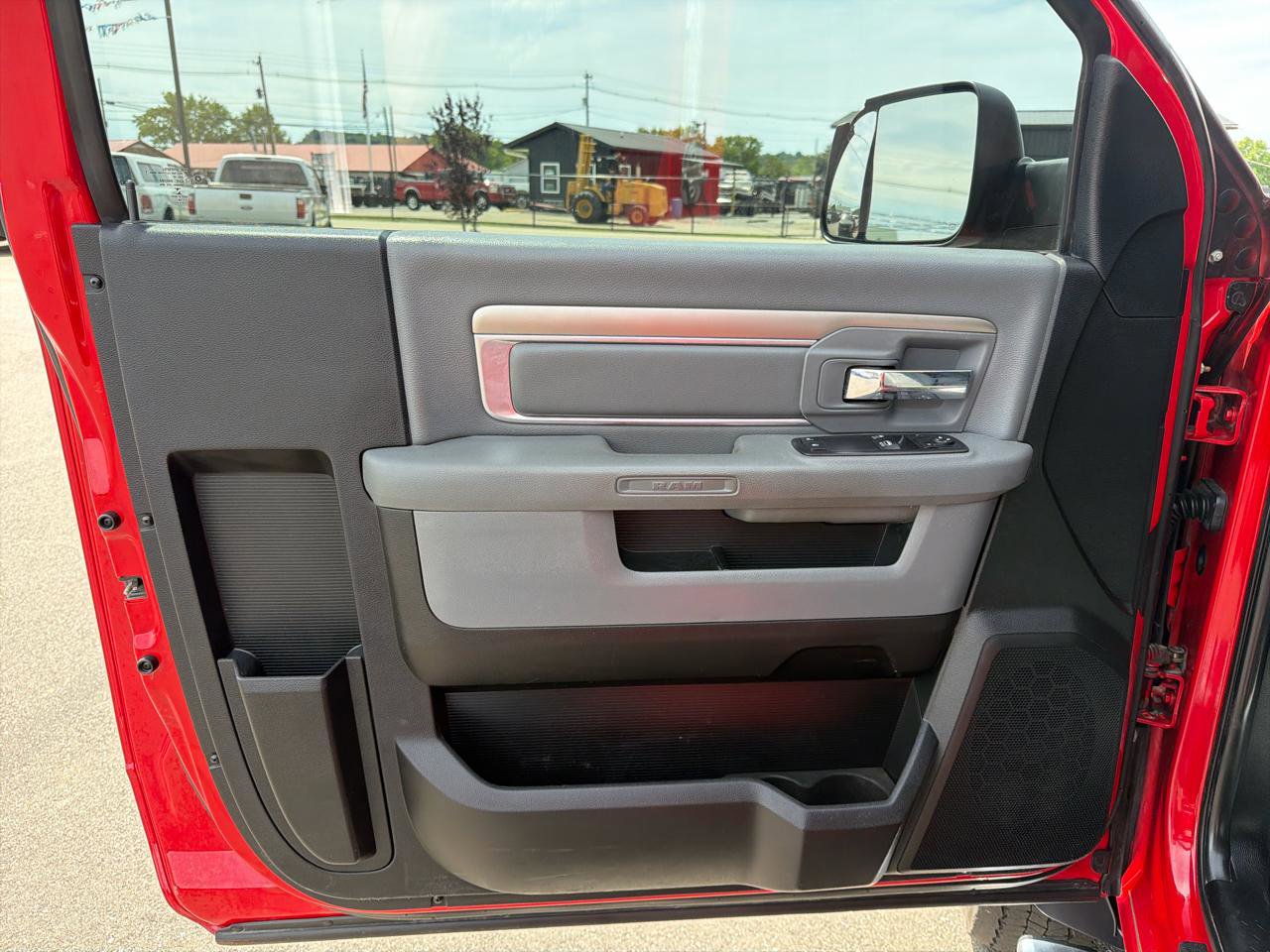 Used 2018 RAM 5500 Tradesman w/ Power & Remote Entry Group AWD/4WD image 8