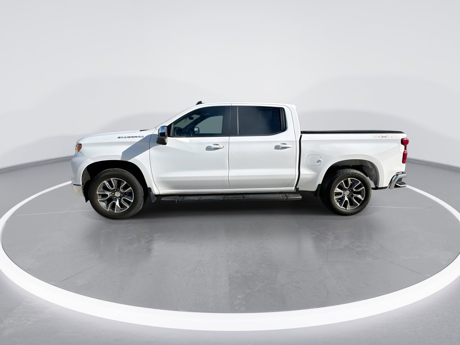 Used 2023 Chevrolet Silverado 1500 LT AWD/4WD image 5