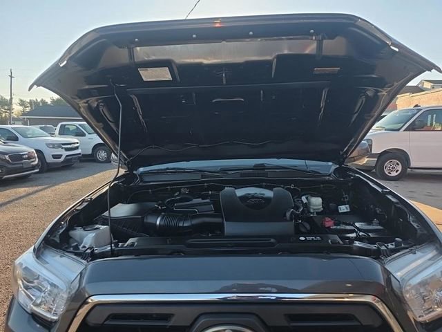 Used 2019 Toyota Tacoma SR5 AWD/4WD image 13
