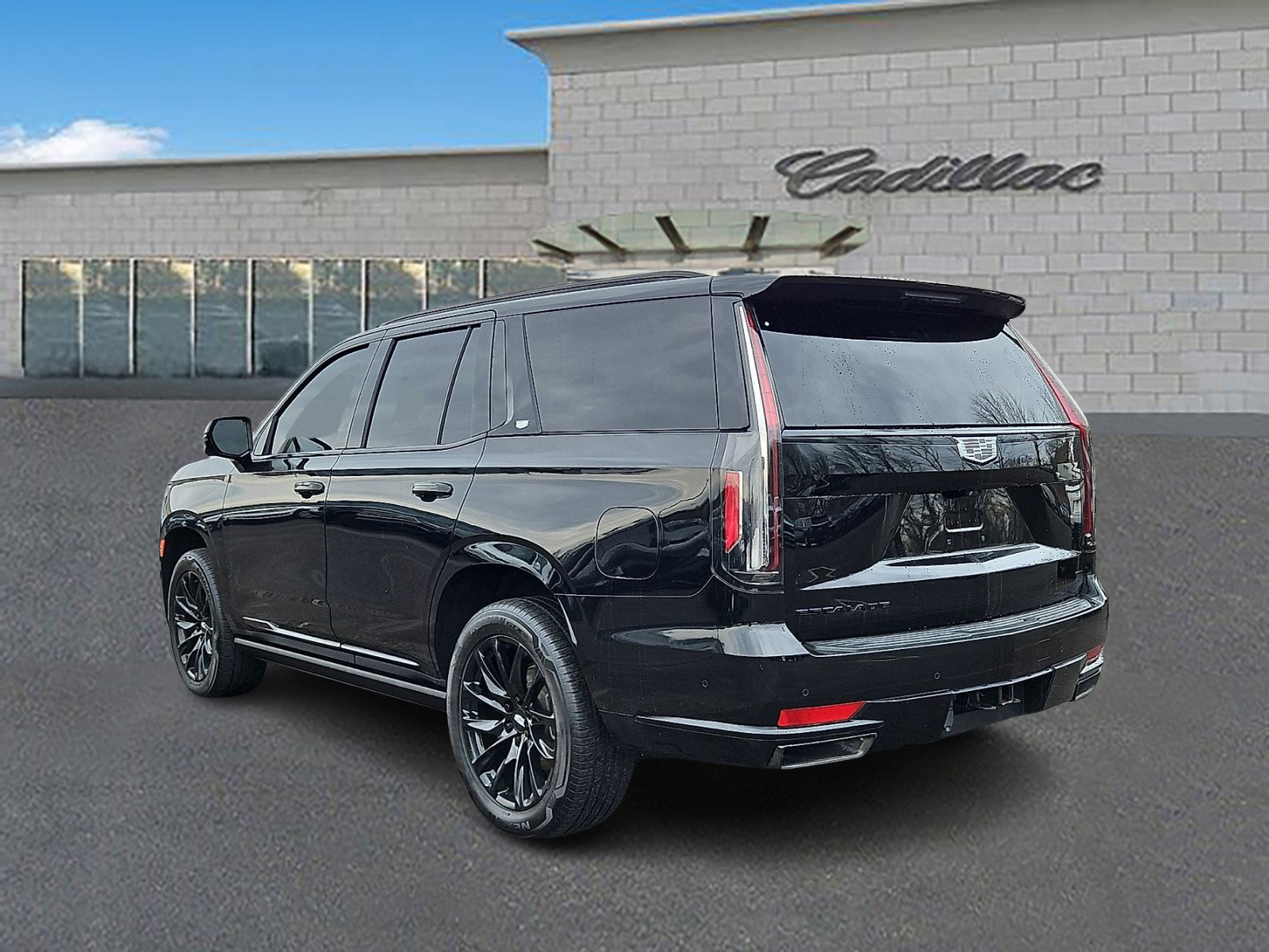 Used 2023 Cadillac Escalade Sport Platinum w/ LPO, ONYX Package image 6