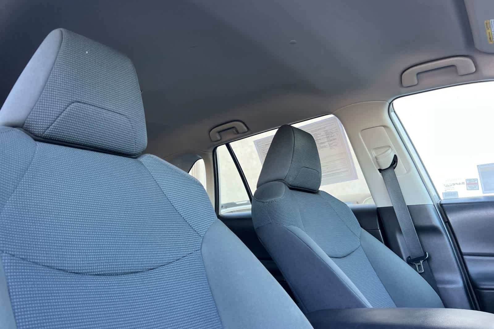 Used 2021 Toyota RAV4 LE AWD/4WD image 18
