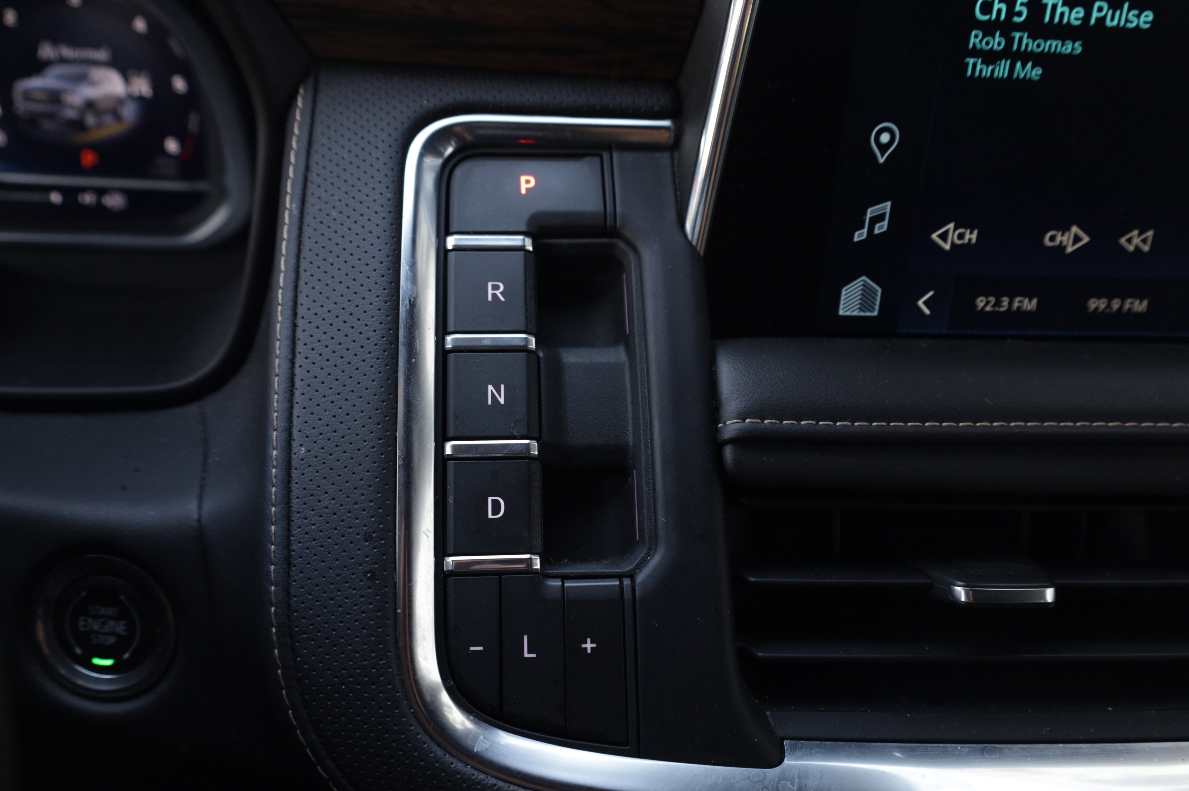 Used 2023 Chevrolet Suburban Premier image 11