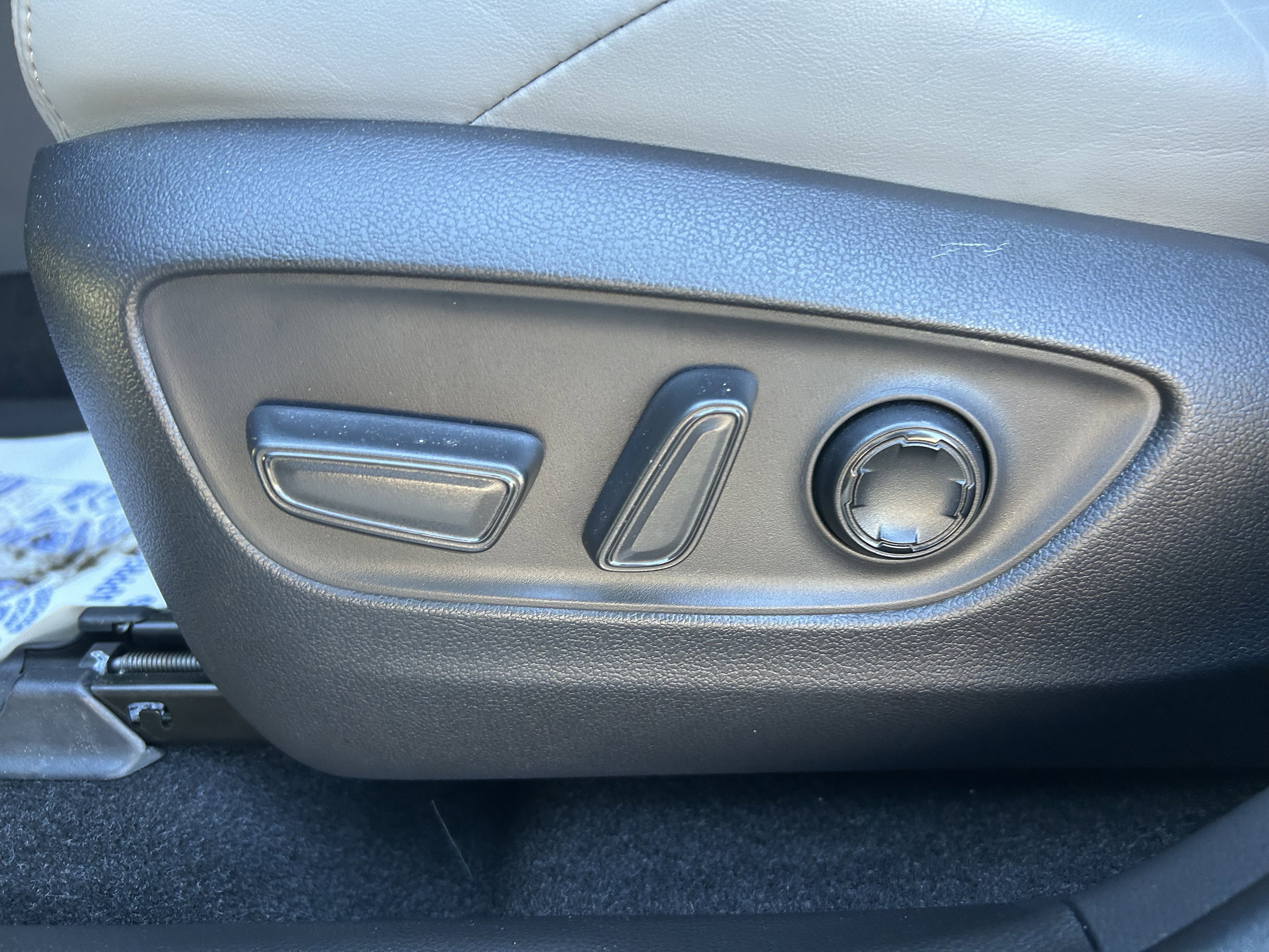 Certified 2022 Toyota Venza Limited w/ Advanced Technology Package image 14