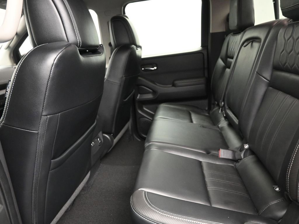 Used 2022 Nissan Frontier SV w/ SV Premium Package image 14