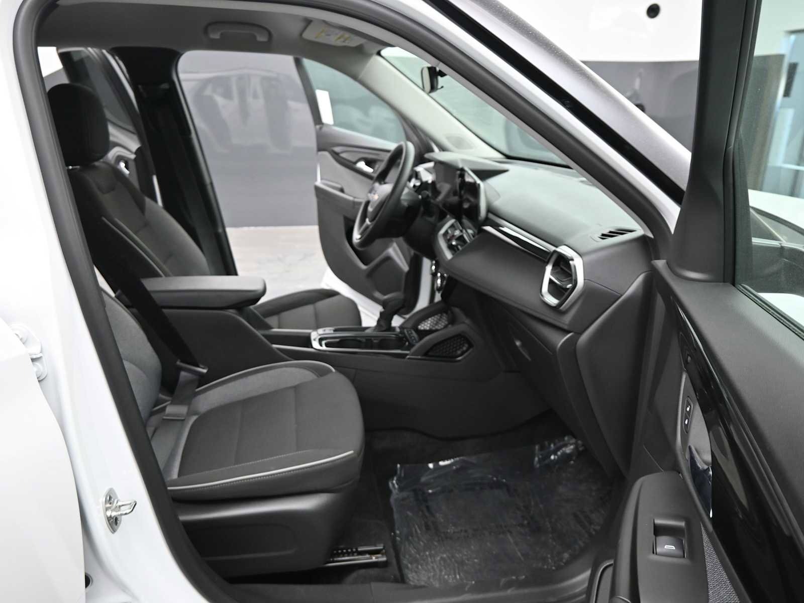 Used 2025 Chevrolet TrailBlazer LT image 15