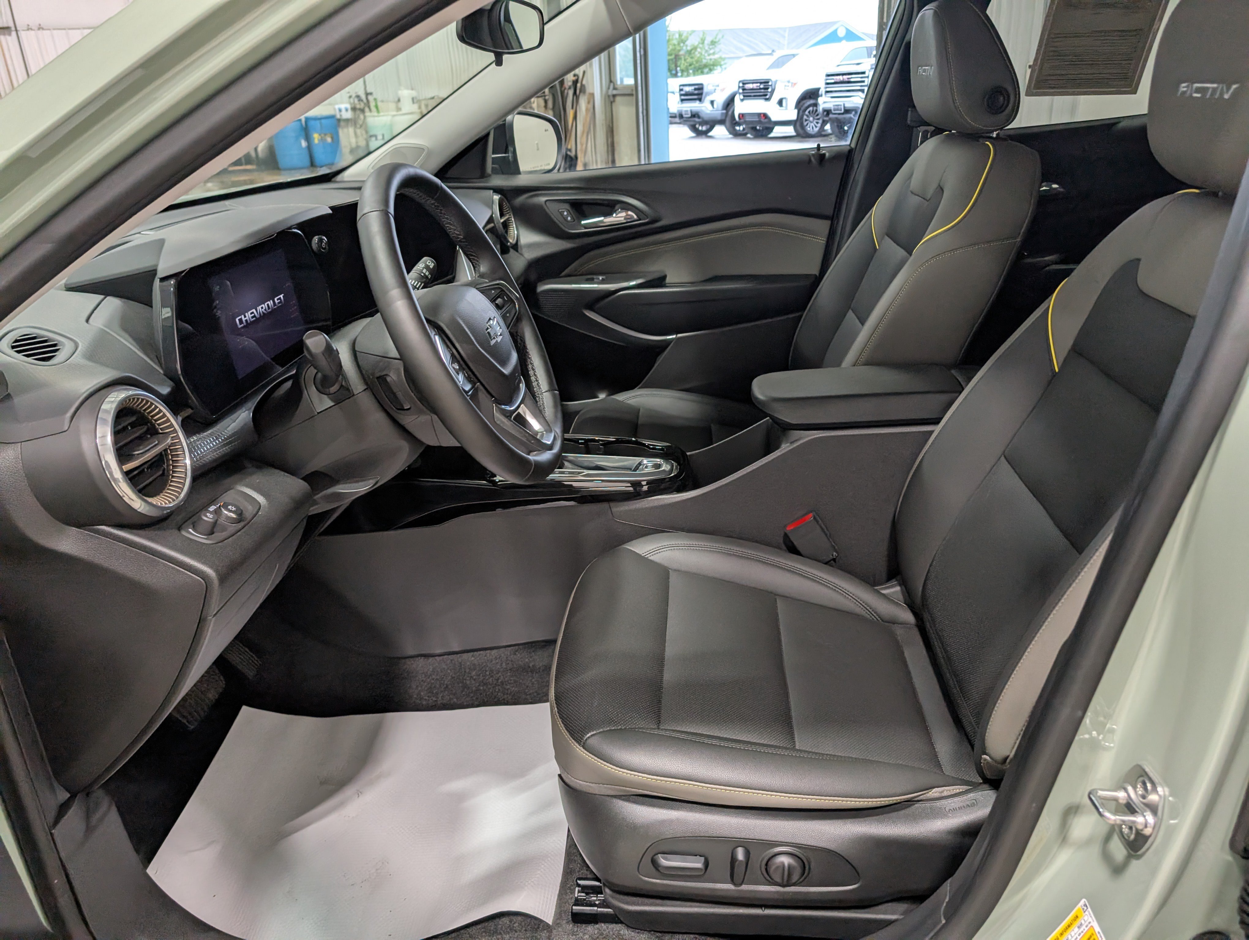 Used 2025 Chevrolet Trax ACTIV w/ Driver Confidence Package FWD image 14