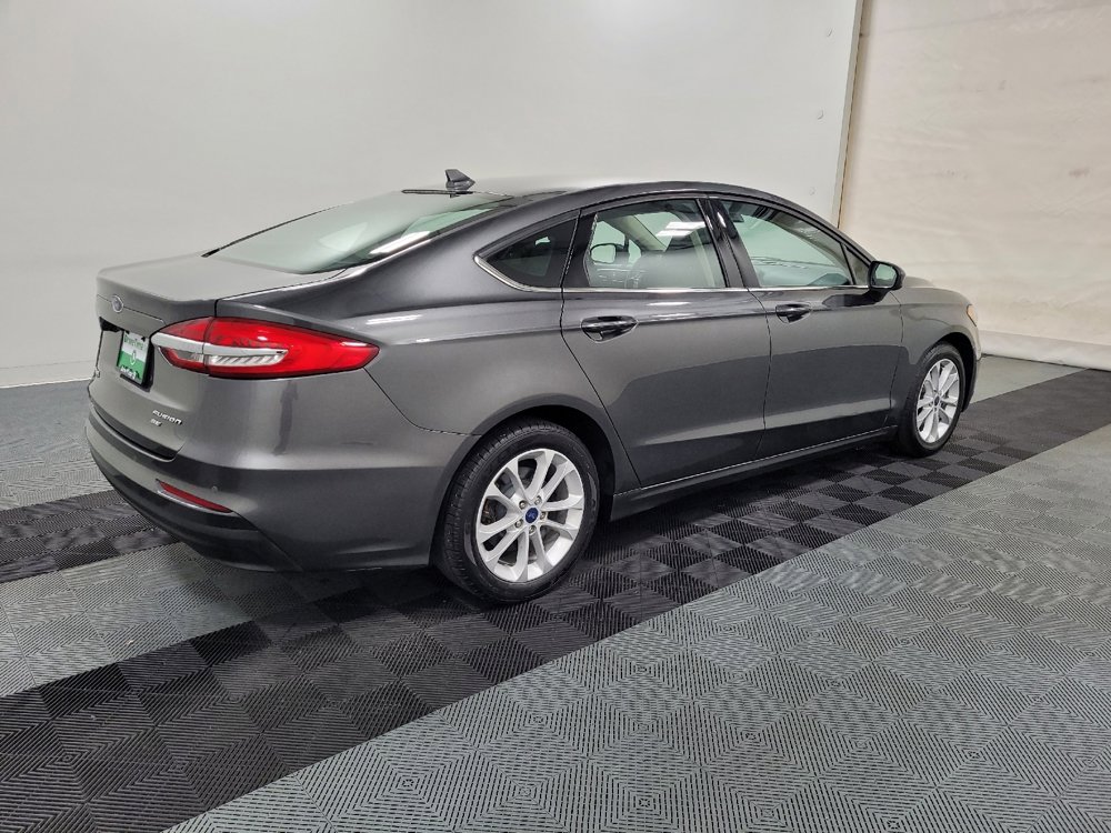 Used 2020 Ford Fusion SE image 10