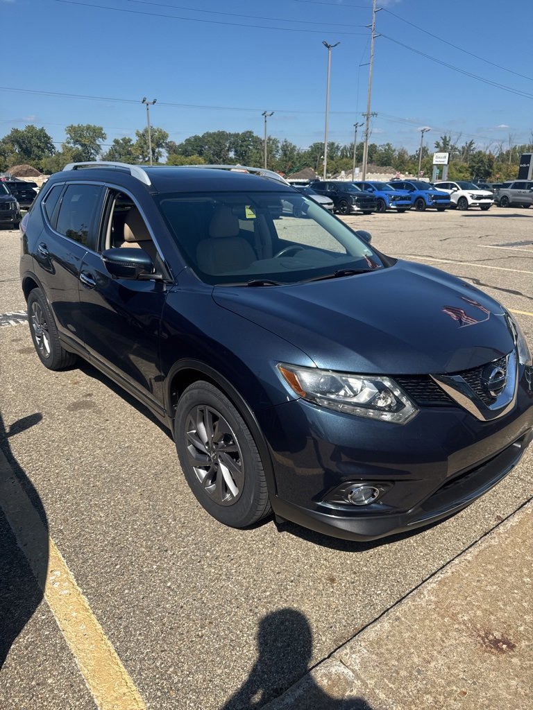 Used 2016 Nissan Rogue SL w/ SL Premium Package image 3