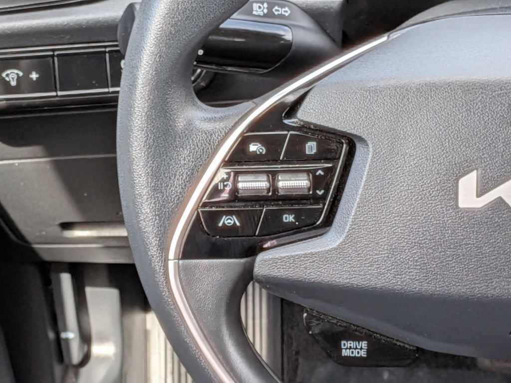 Used 2025 Kia Niro LX FWD image 17