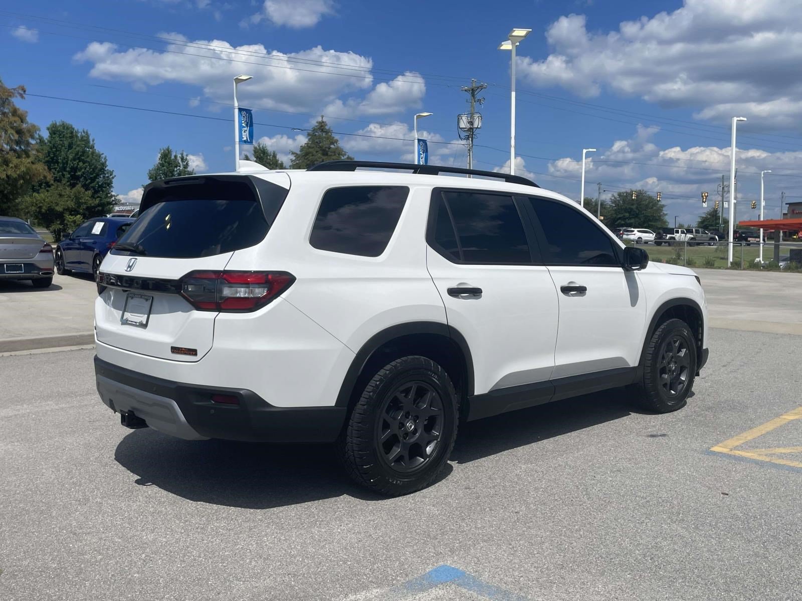 Used 2025 Honda Pilot TrailSport image 6