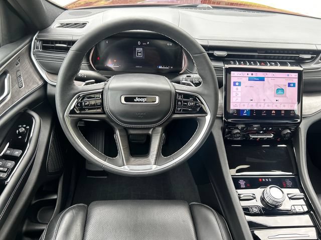 Used 2023 Jeep Grand Cherokee Overland w/ Luxury Tech Group IV AWD/4WD image 17