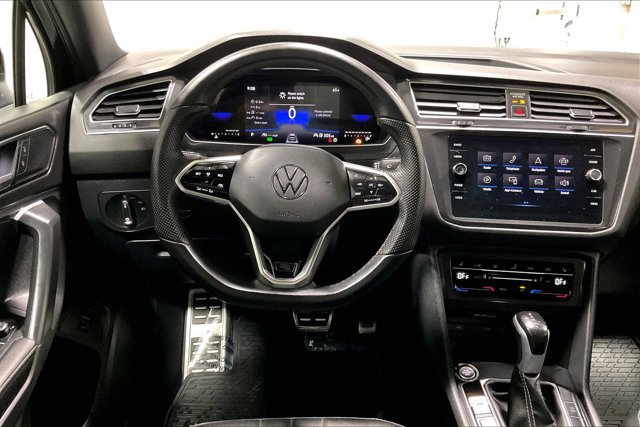 Used 2024 Volkswagen Tiguan SE R-Line w/ MDO Package, Three-Row image 5