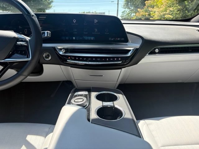 Certified 2024 Cadillac Lyriq Luxury AWD/4WD image 22