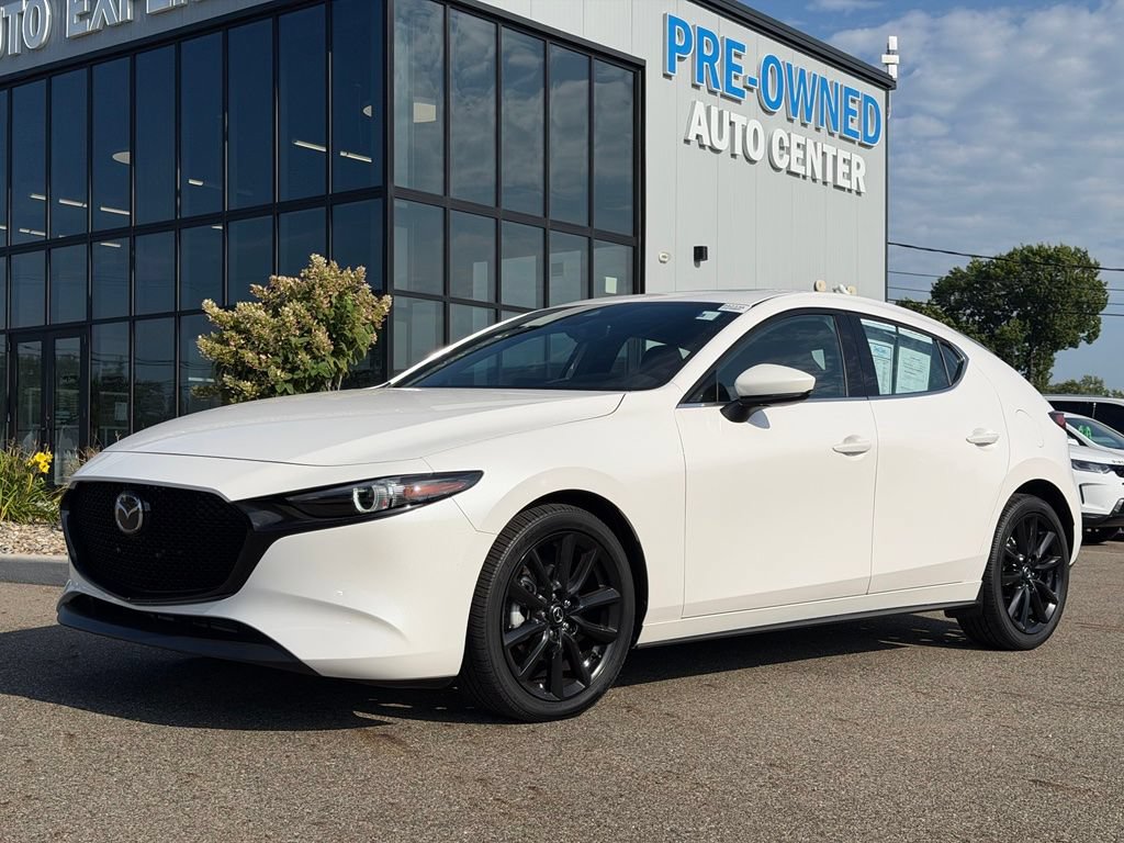 Used 2022 MAZDA MAZDA3 s FWD image 2