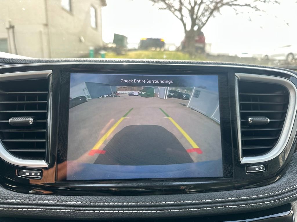 Used 2024 Chrysler Pacifica Limited FWD image 45