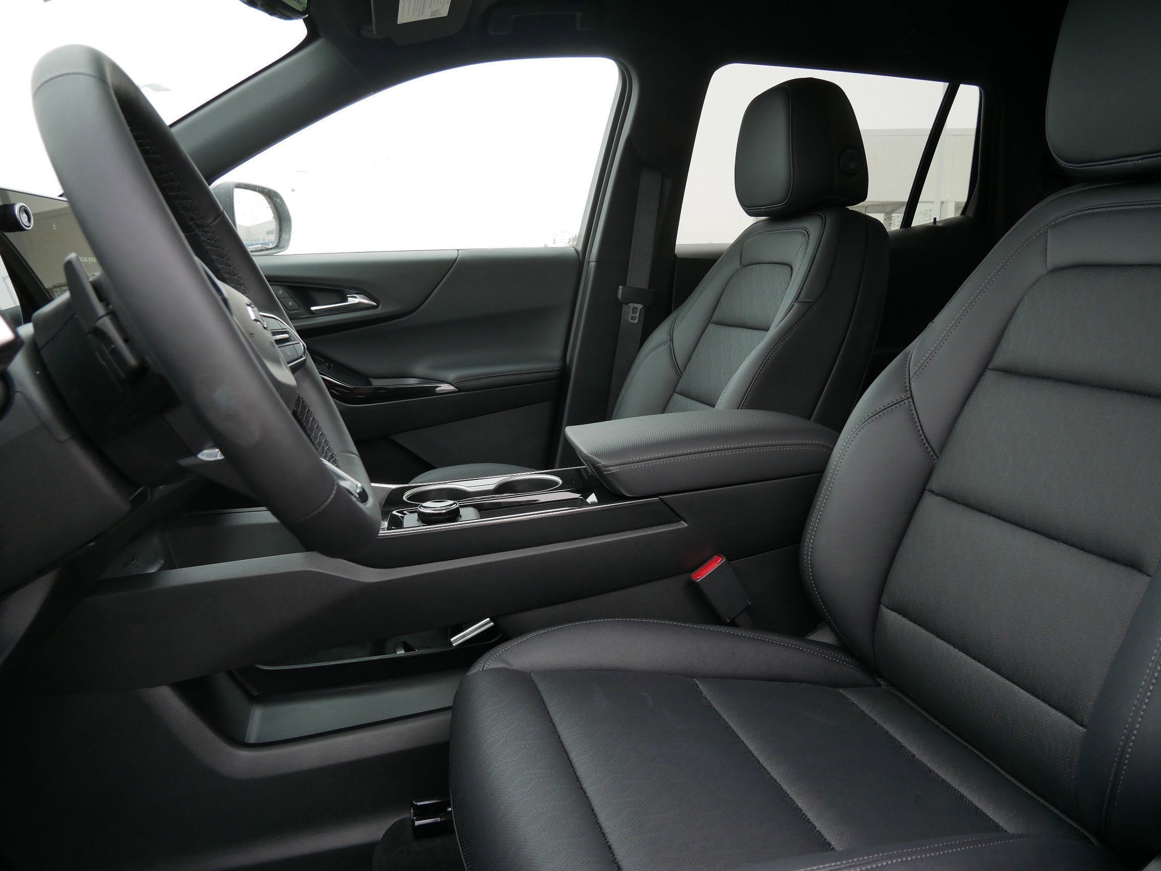 New 2026 Chevrolet Equinox LT w/ Convenience Package II AWD/4WD image 4