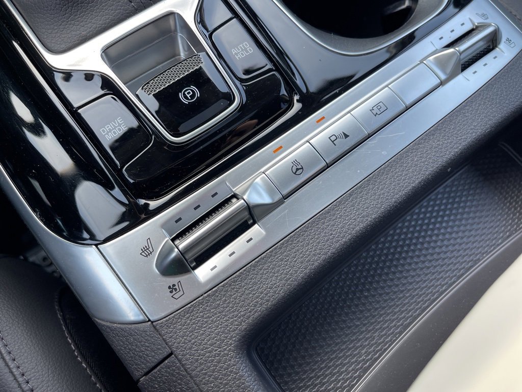 Used 2023 Kia Carnival SX Prestige image 14