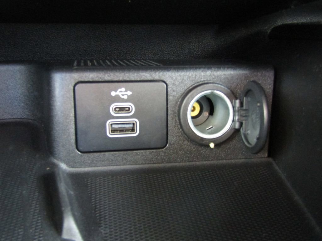 Used 2025 Ford Escape Platinum w/ Class II Trailer Tow Package image 31