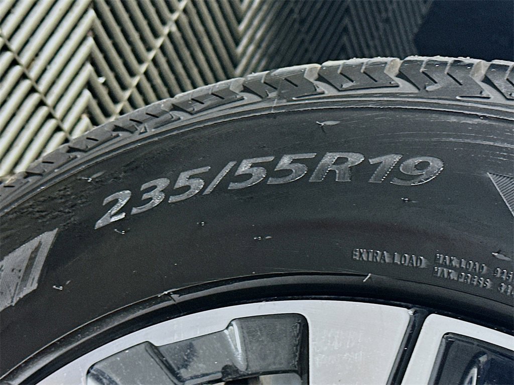 Used 2023 Volvo XC60 B5 Plus image 34