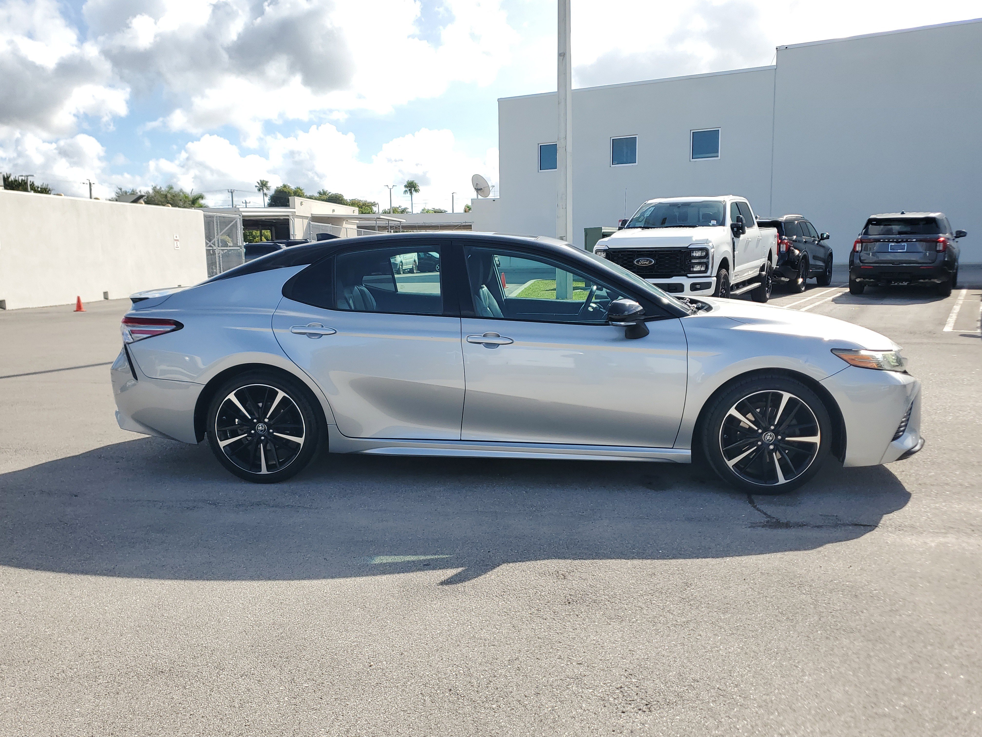 Used 2019 Toyota Camry XSE image 4