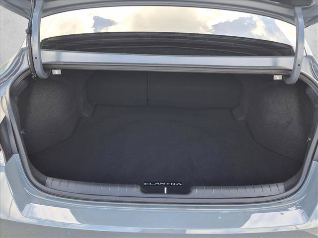 Used 2023 Hyundai Elantra Limited FWD image 10