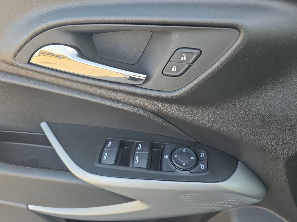 Used 2026 Chevrolet Trax LS w/ Driver Confidence Package image 28