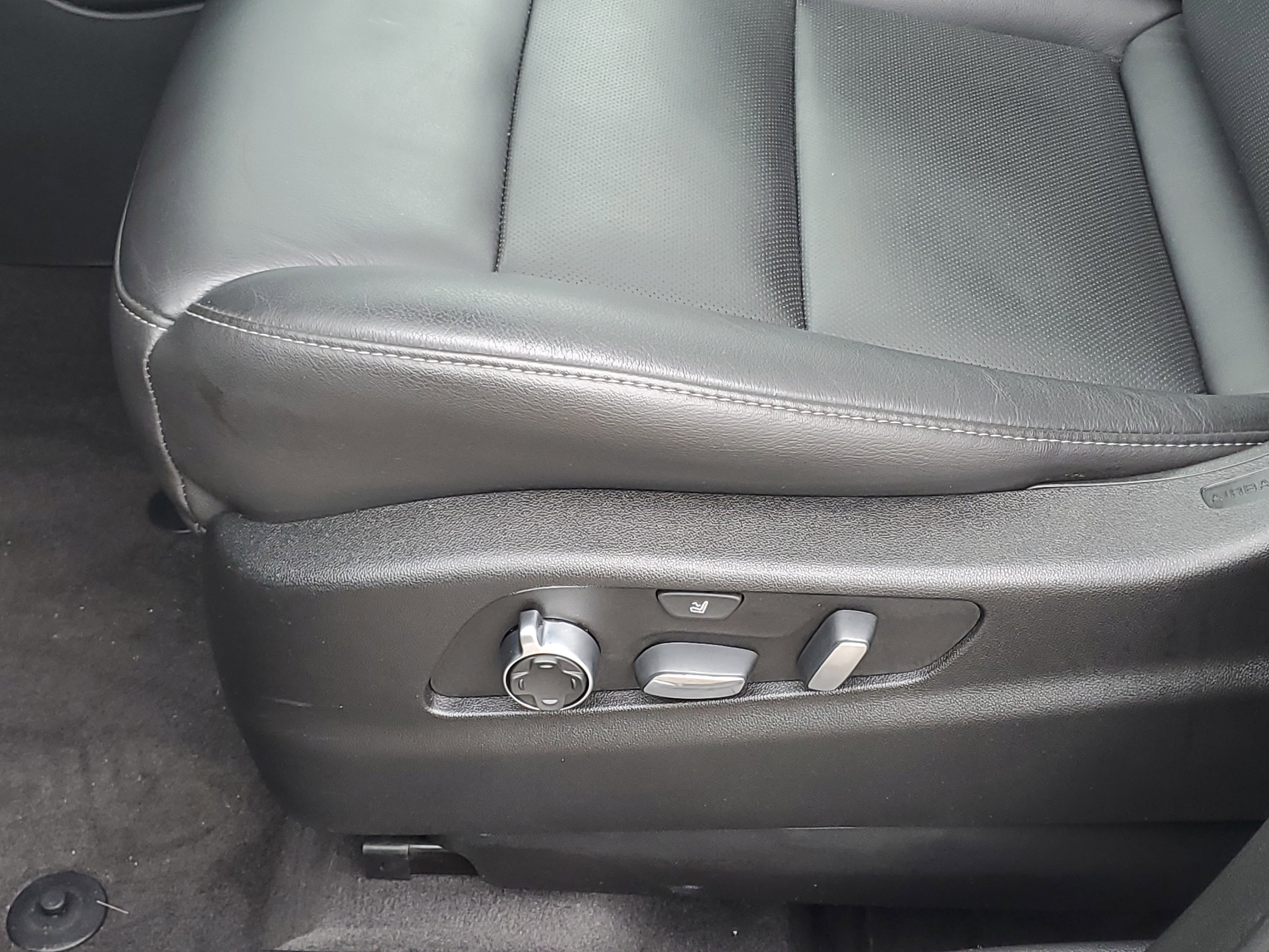 Used 2020 Cadillac XT4 Premium Luxury w/ Enhanced Visibility Package image 9