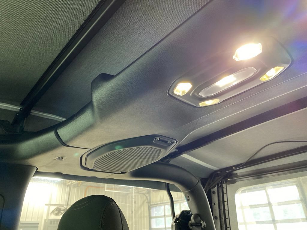 Used 2019 Jeep Wrangler Sport AWD/4WD image 27