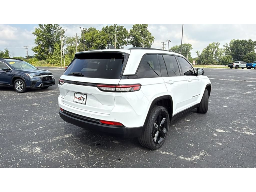 Used 2024 Jeep Grand Cherokee Altitude AWD/4WD image 8