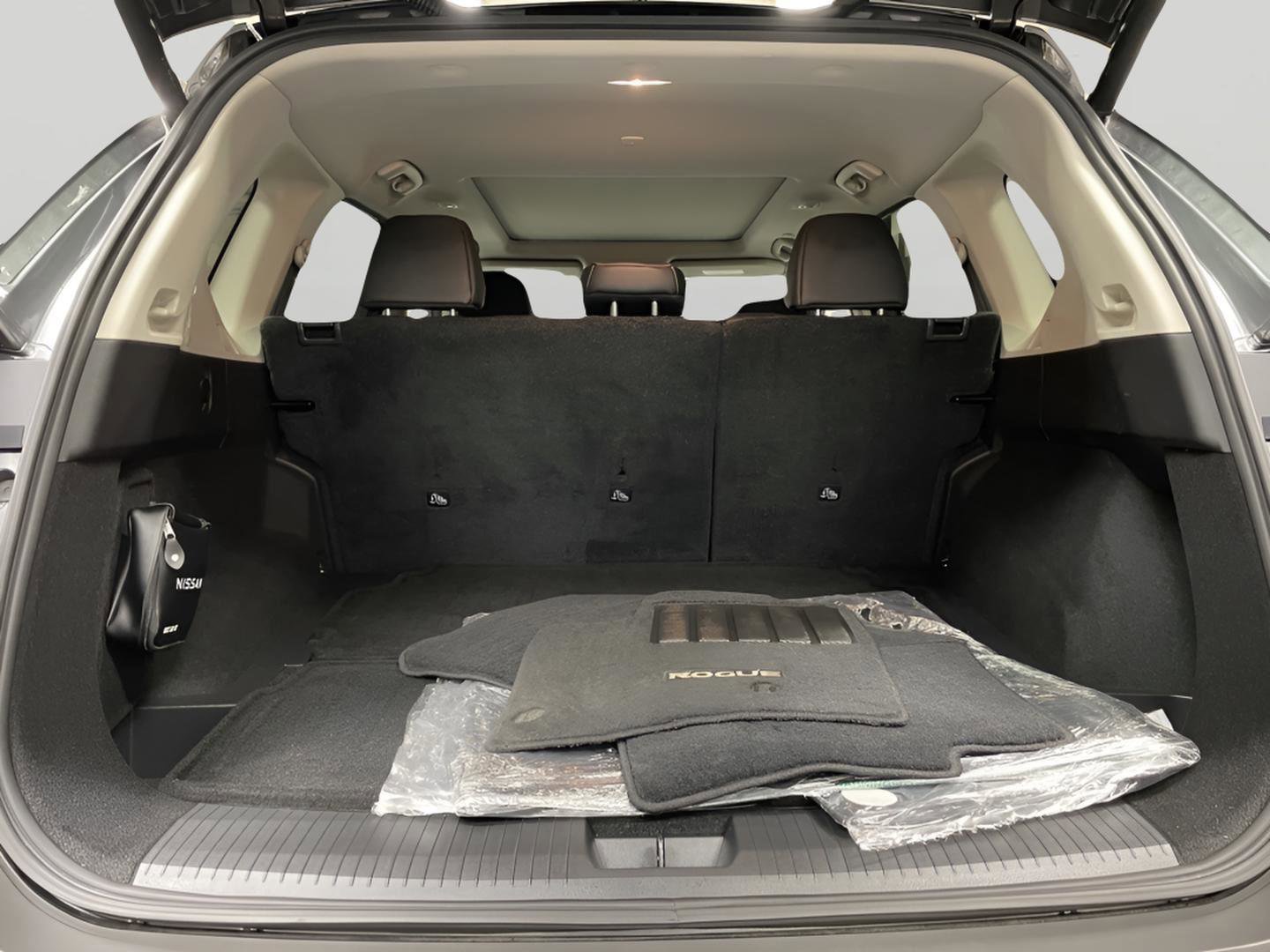 Used 2022 Nissan Rogue SL w/ SL Premium Package image 9